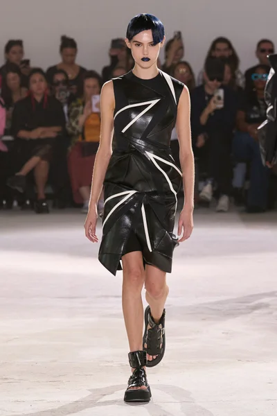 Look 25